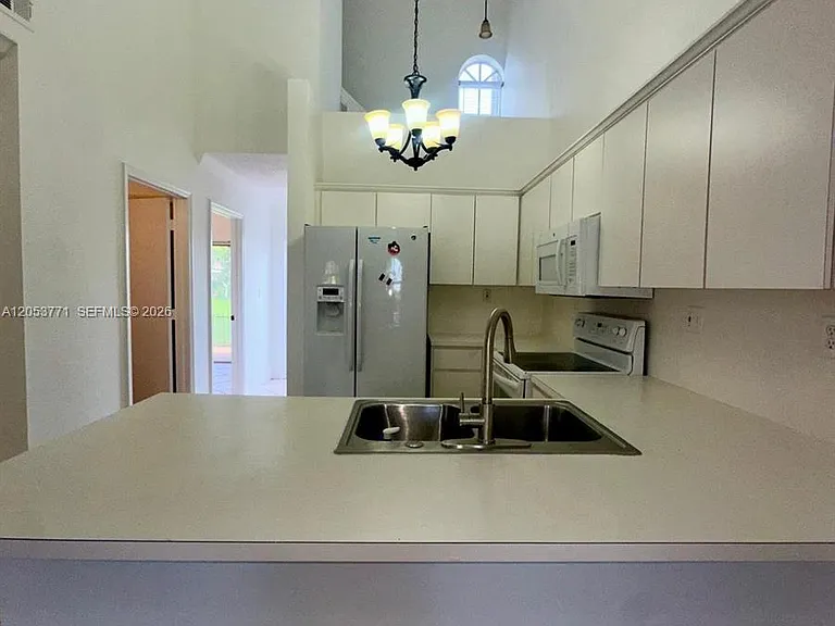 15334 SW 36th Ter #15334 — Photo 5