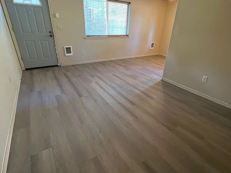 1431 NE Lucinda Ct — Photo 8