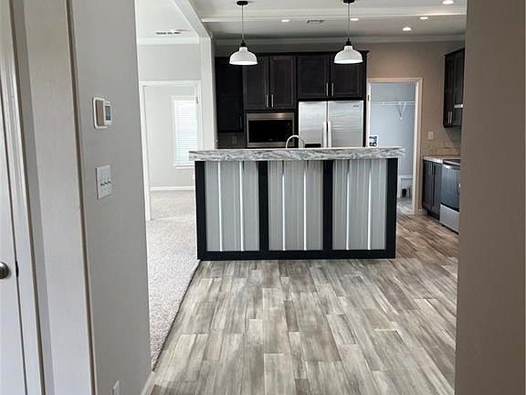 3rd image of 4685 Fiji LN