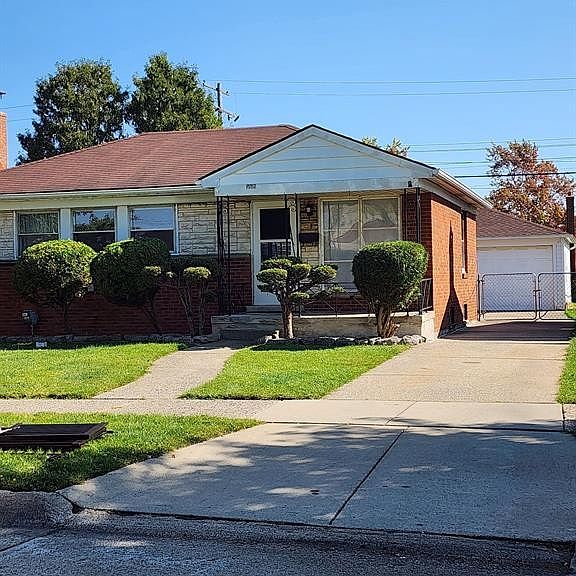 1st image of 28714 Fountain St