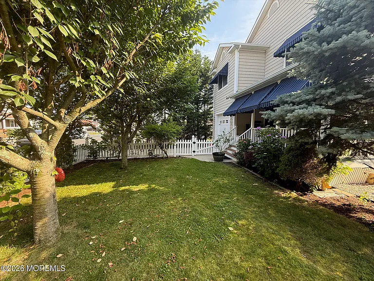 331 Richmond Ave — Photo 41