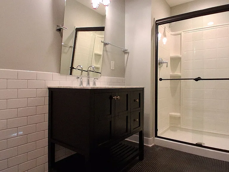 215 N Webster Ave — Photo 5