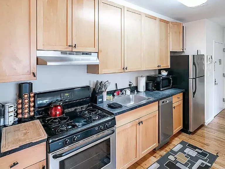 567 Warren St #102 — Photo 7