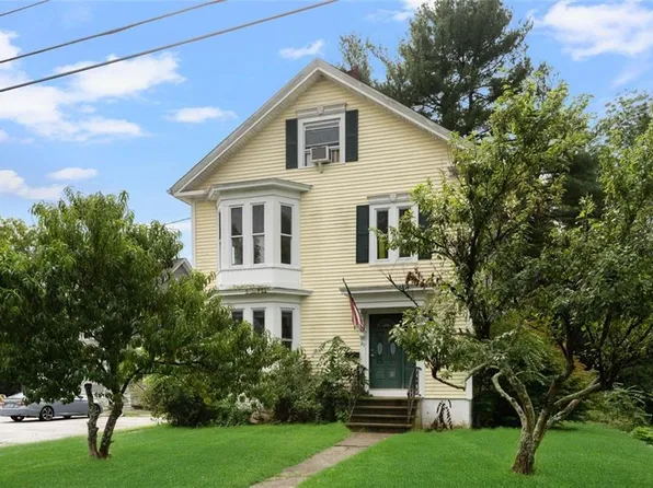 20 Pine St, Pascoag, RI 02859