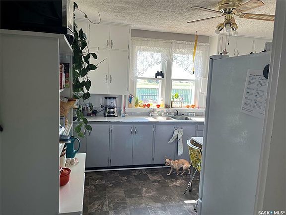 4th image of 516 8th St E