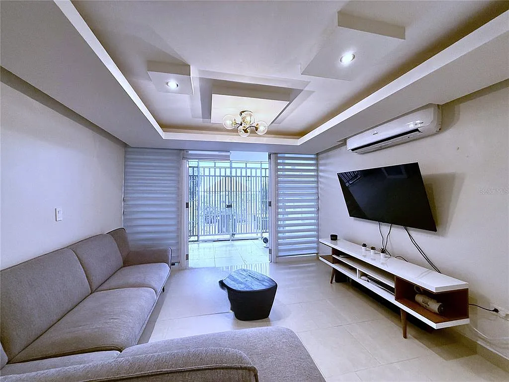 2 bed, 2.0 bath, 950 sqft, $1,950 — Photo 4