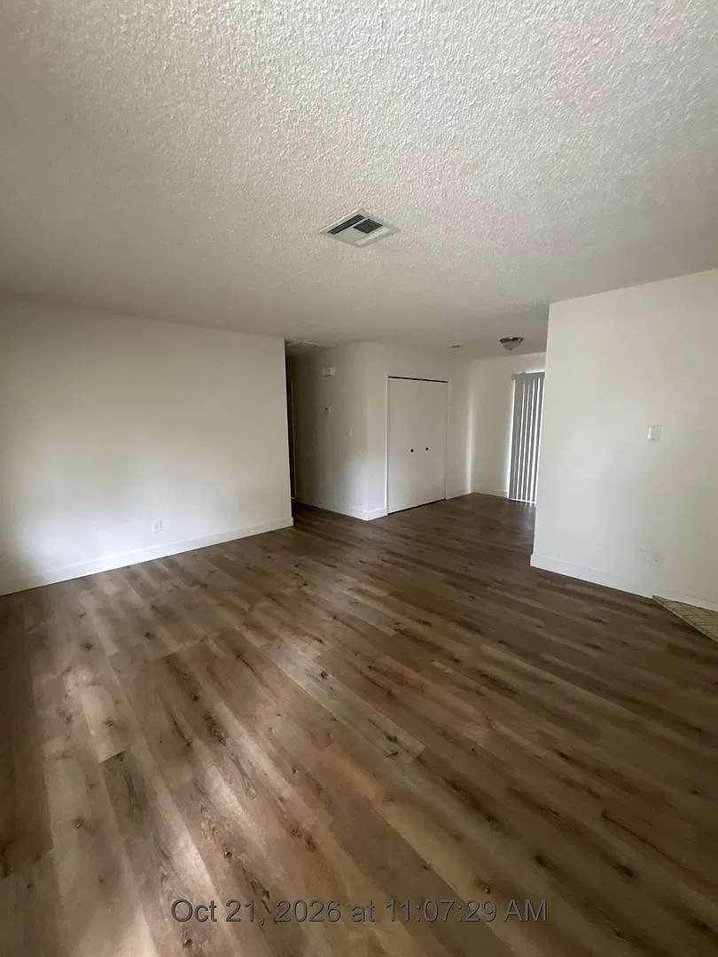 2710 — Photo 2
