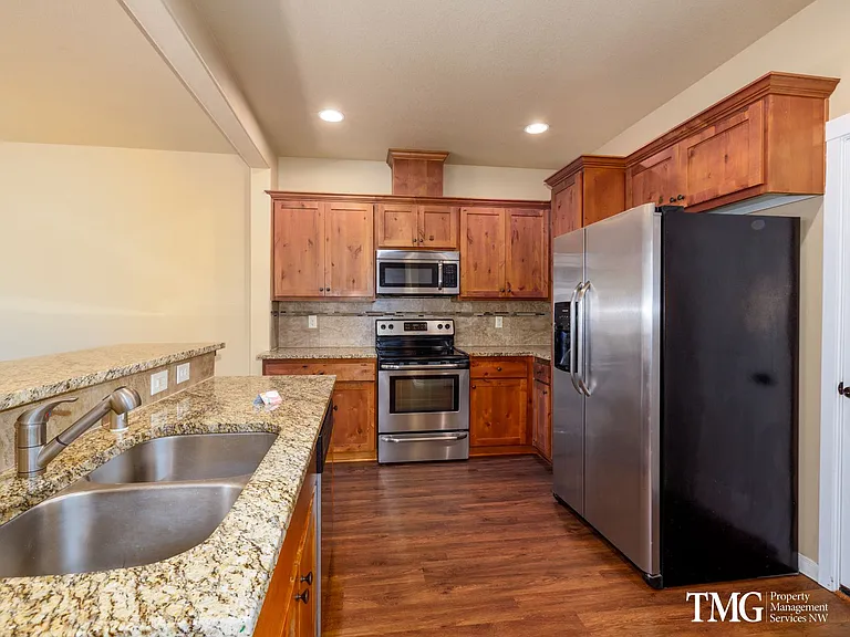 9807 NE 76th Way — Photo 36