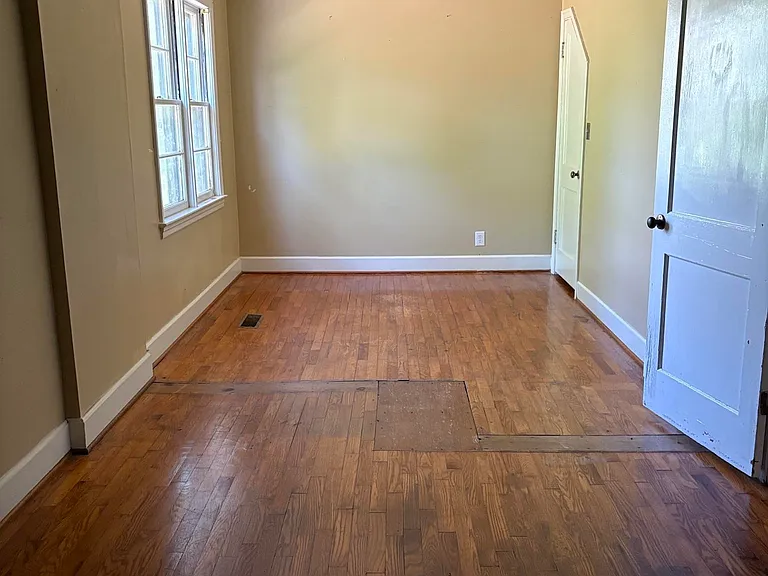 1003 E Washington St — Photo 9