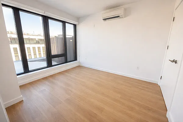 Bedroom, photo 2