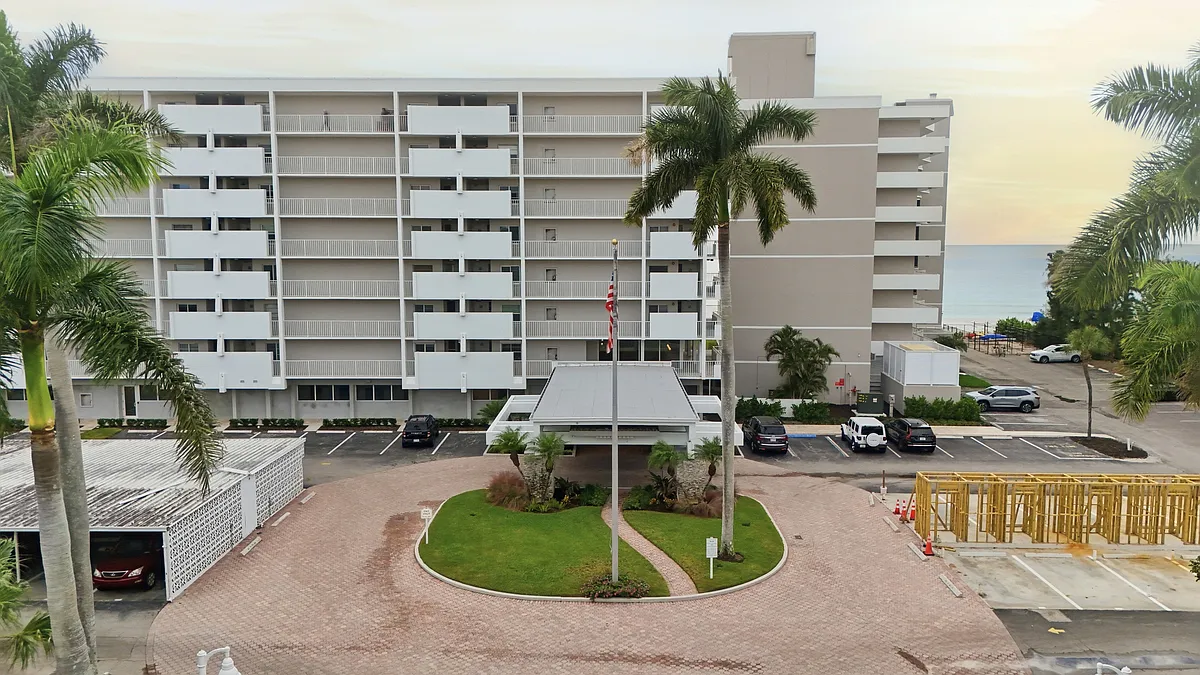 Building Photo - 3443 Gulf Shore Blvd N #1