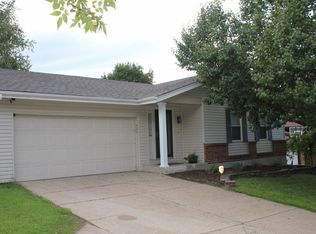 1757 Schuetz Rd, Saint Louis, MO 63146