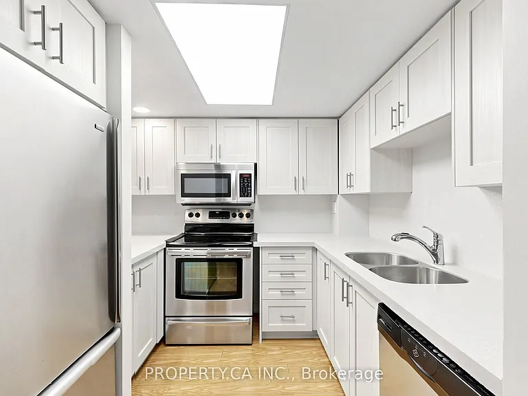 456 College St #310 — Photo 9