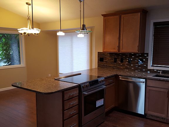 5th image of 1740 Mapleridge Ct NE