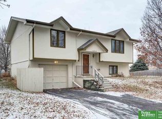 13834 Meadow Ridge Rd, Omaha, NE 68138