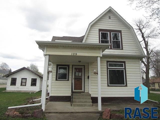 1st image of 129 SW Park St