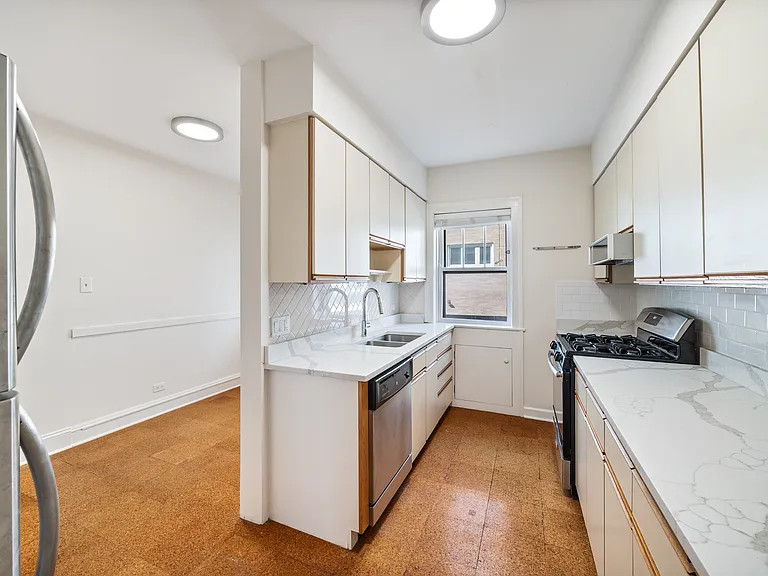 721 Foster St #1W — Photo 6