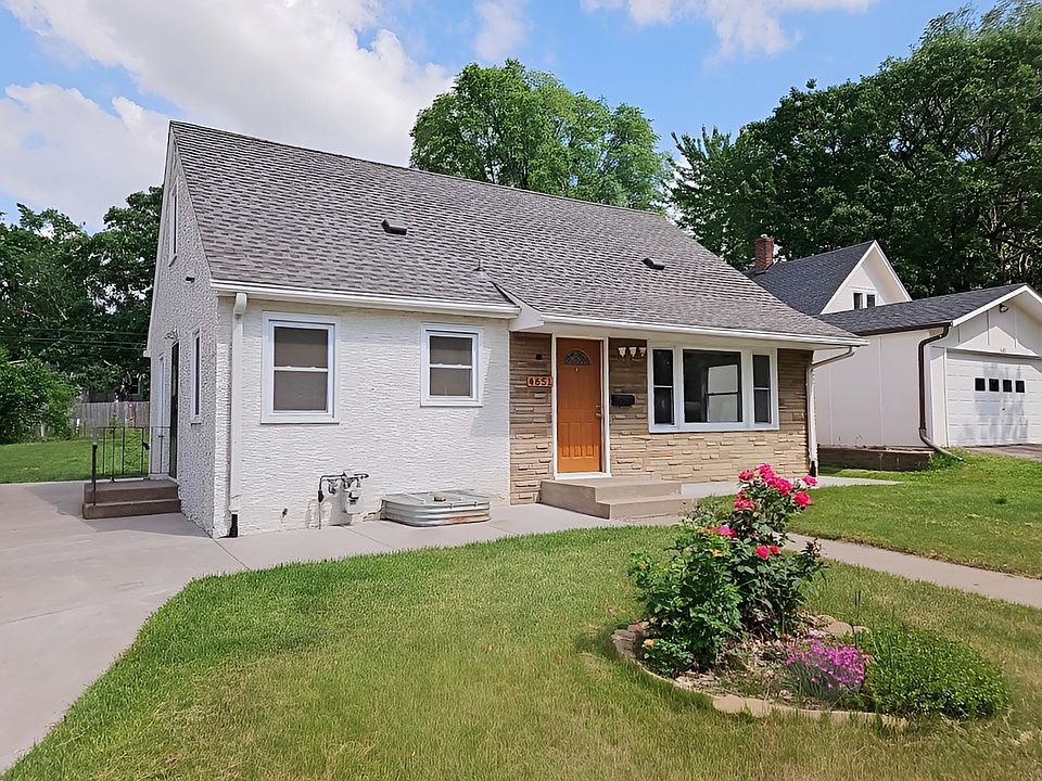 1st image of 4651 6th St NE