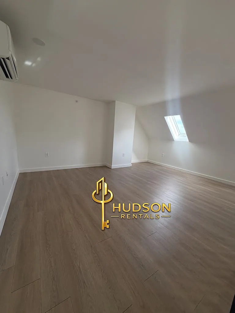 332 Pacific Ave — Photo 3