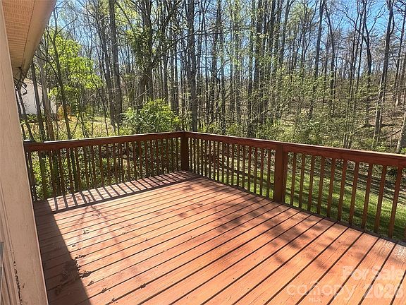 5th image of 231 Pearidge Rd