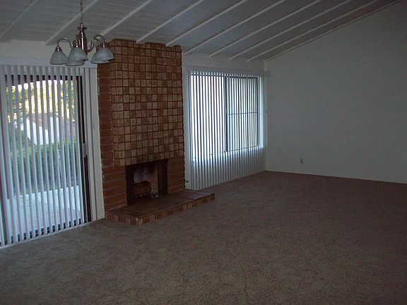 Living room / dining room