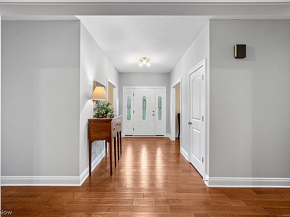 4th image of 94 Sapphire Ln