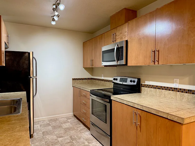 10804 NE Holly St #306 — Photo 6