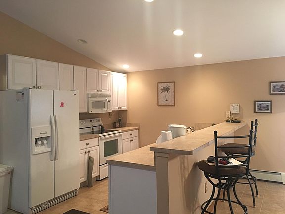 Open Kitchen with Bar area