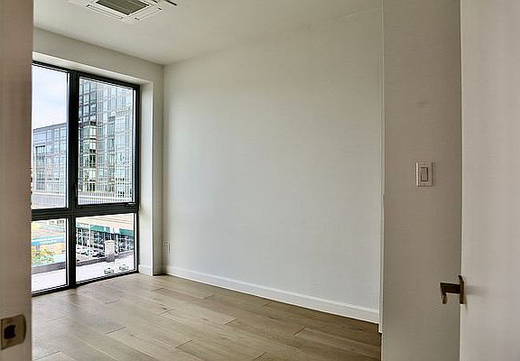 3rd image of 42-44 Crescent St #4B