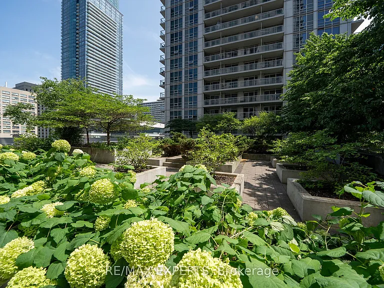 763 Bay St #307 — Photo 24