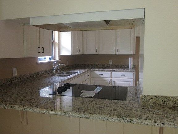 3rd image of 101 Meadow Ln