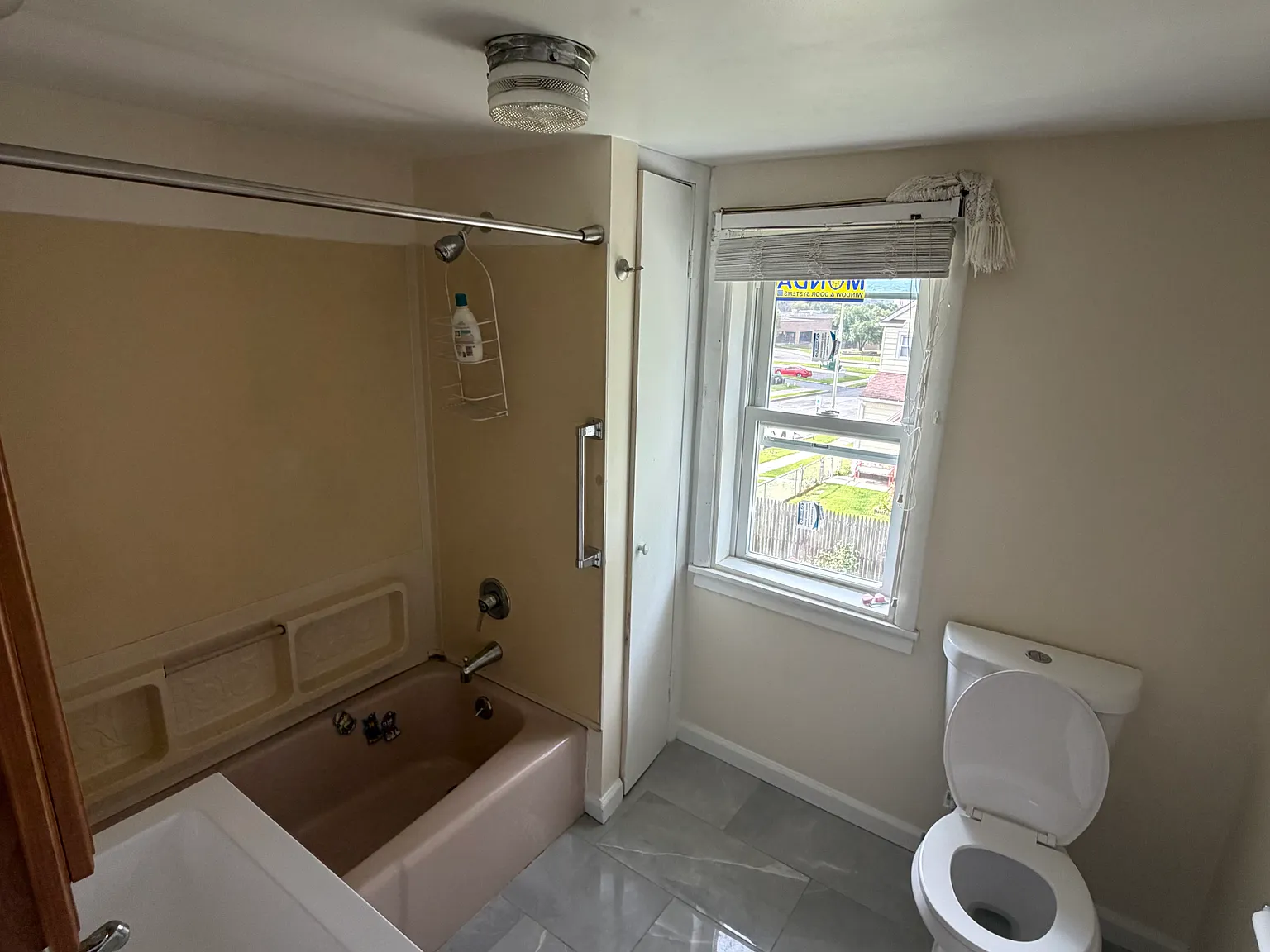 3 bed, 1200 sqft, $1,600 — Photo 2