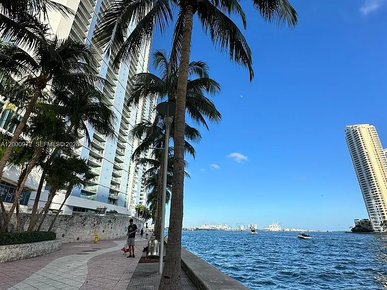 325 Biscayne Blvd #2523 — Photo 38