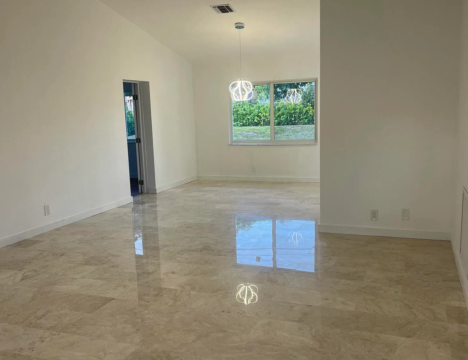 4 bed, 2.5 bath, 1978 sqft, $4,850 — Photo 4
