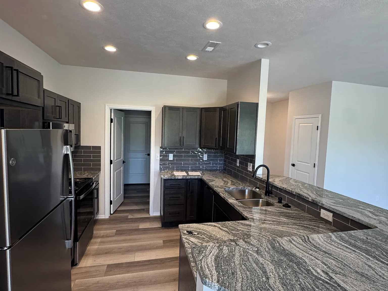 3 bed, 1499 sqft, $2,595 — Photo 3