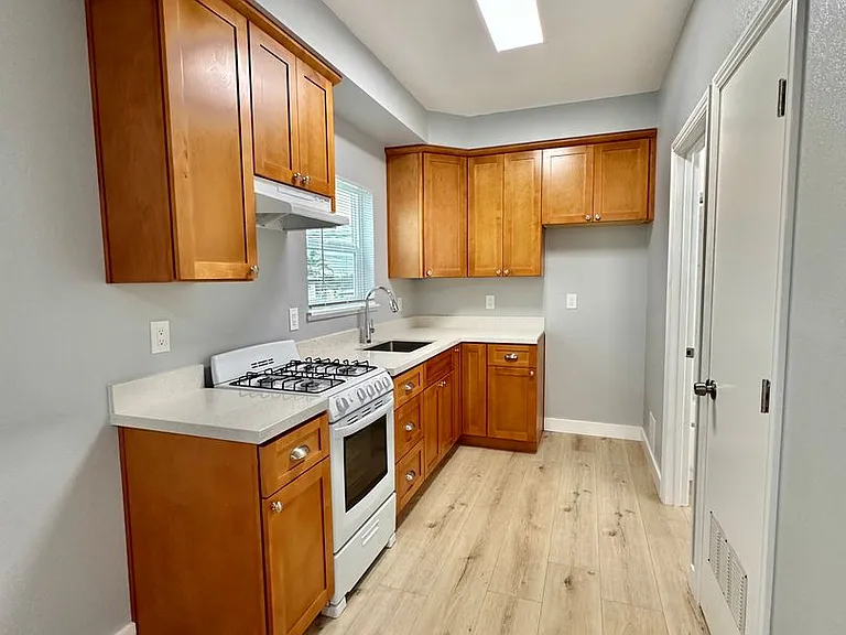 5416 Foothill Blvd — Photo 6