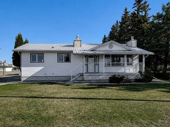 104 S 11th St, Beaverlodge, AB T0H 0C0