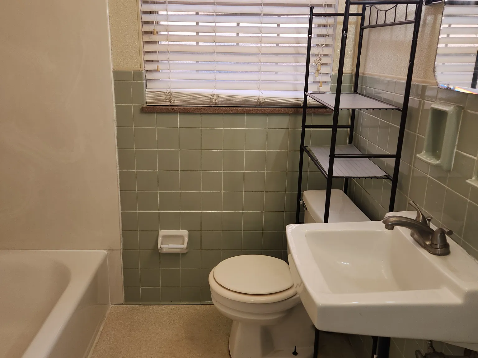2 bed, 1000 sqft, $1,350 — Photo 4