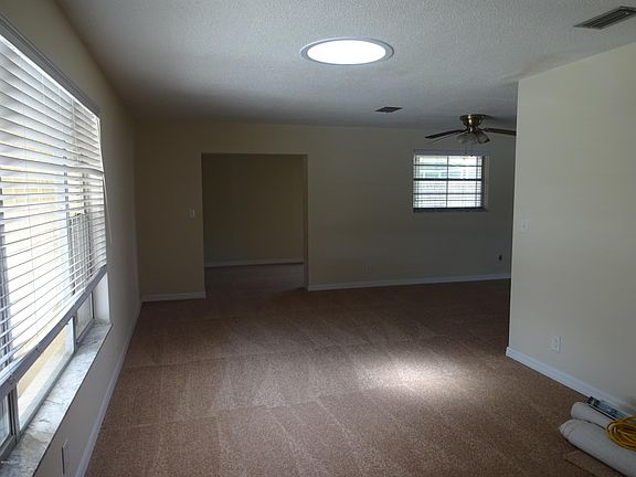 4th image of 1317 Golfview Dr