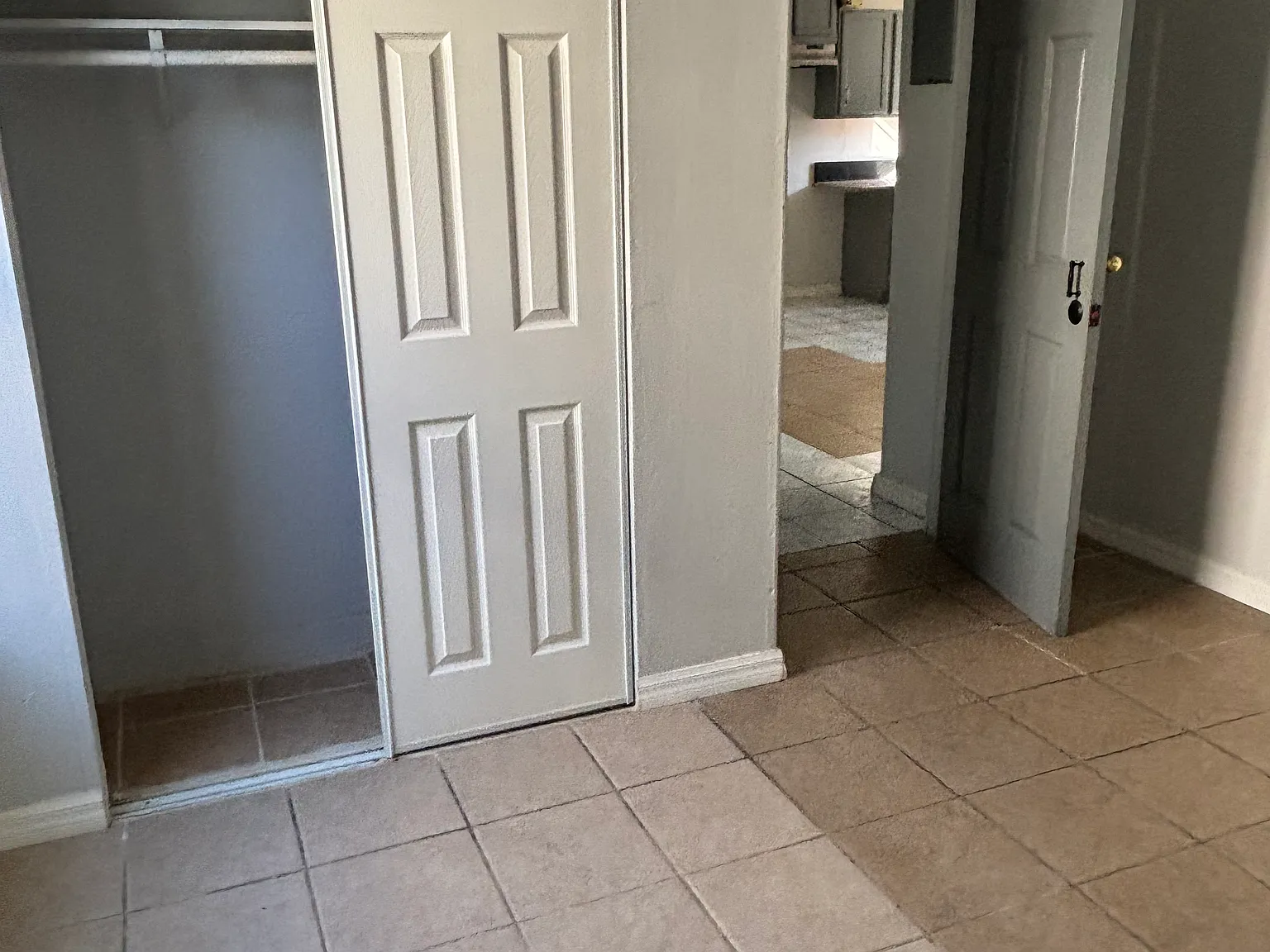 2 bed, 850 sqft, $2,200 — Photo 4
