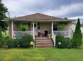 317 Chestnut Ave, Oak Hill, WV 25901