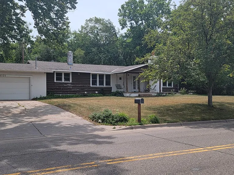 19101 Delton Ave — Photo 89