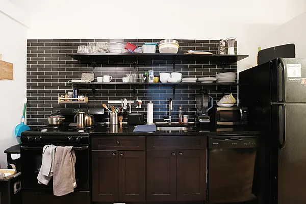 Rented by City Connections Realty | media 16