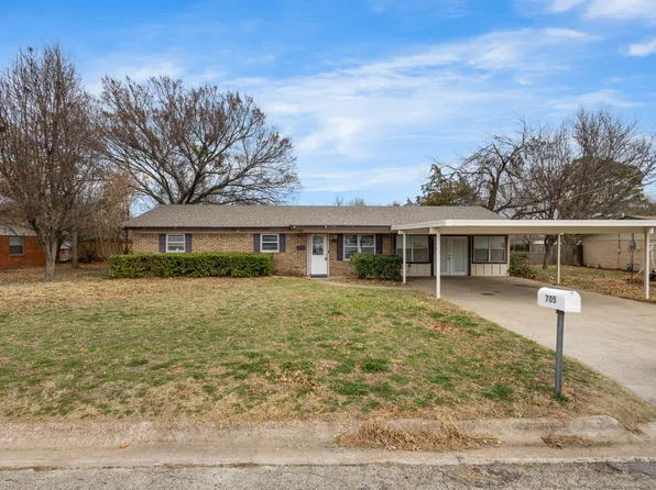 705 Pillar St, Bowie, TX 76230