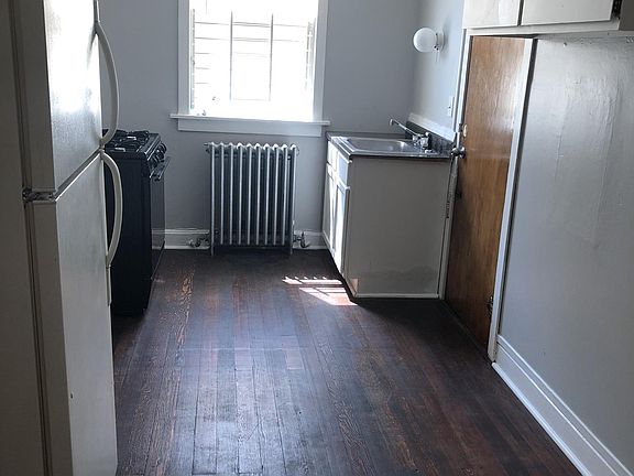 4th image of 4332 W Walton St #G