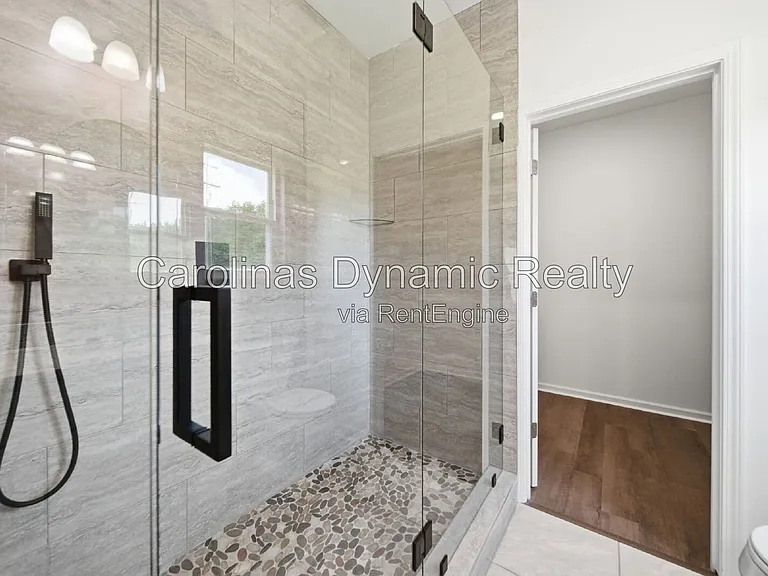 1533 S Battleground Ave — Photo 20