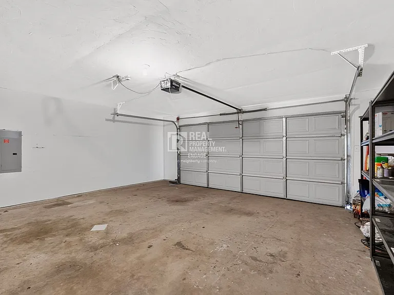 4548 Newcombe Dr — Photo 38