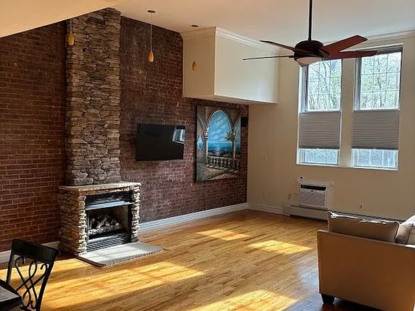 215 Washington St APT 3, Tappan, NY 10983