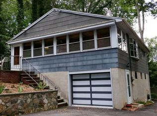 12 Lakeview Dr, Danbury, CT 06811