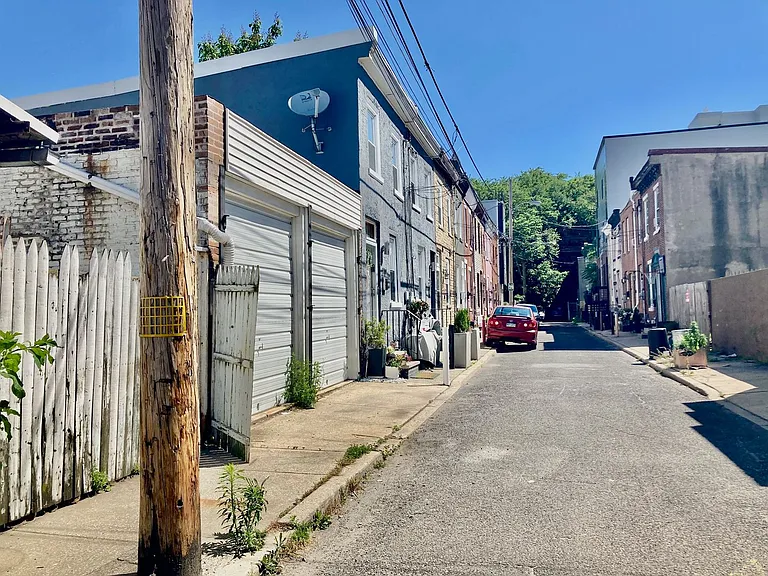 2635 E Lehigh Ave — Photo 15